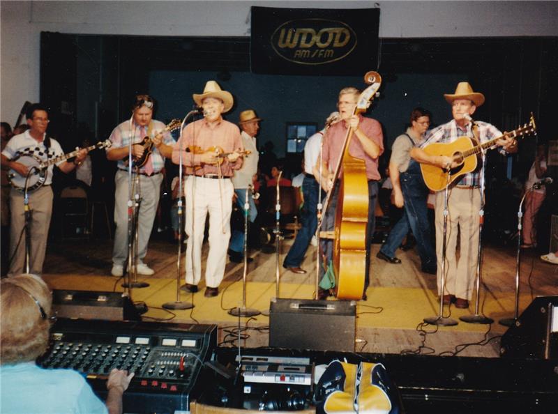 DAR Honored Fletcher Bright With Historic Preservation Medal