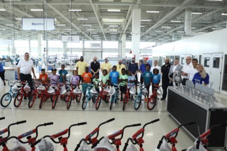 Volkswagen Chattanooga Employees Assemble, Donate Bicycles To Boys and Girls Clubs - Vimarsana News