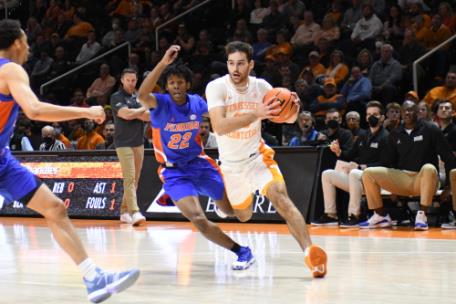 Santiago Vescovi heads for the basket