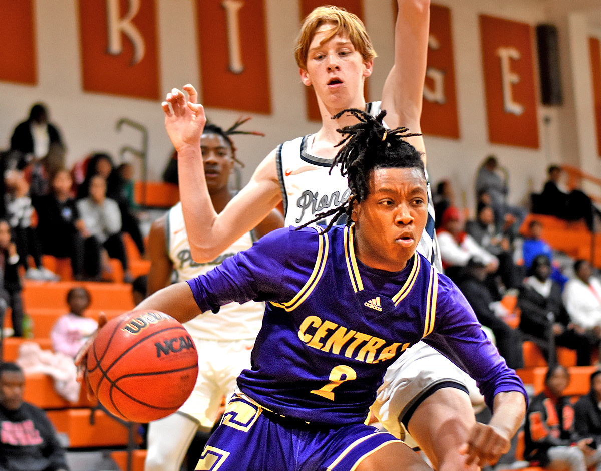 PHOTOS East Ridge Basketball Hosts Central