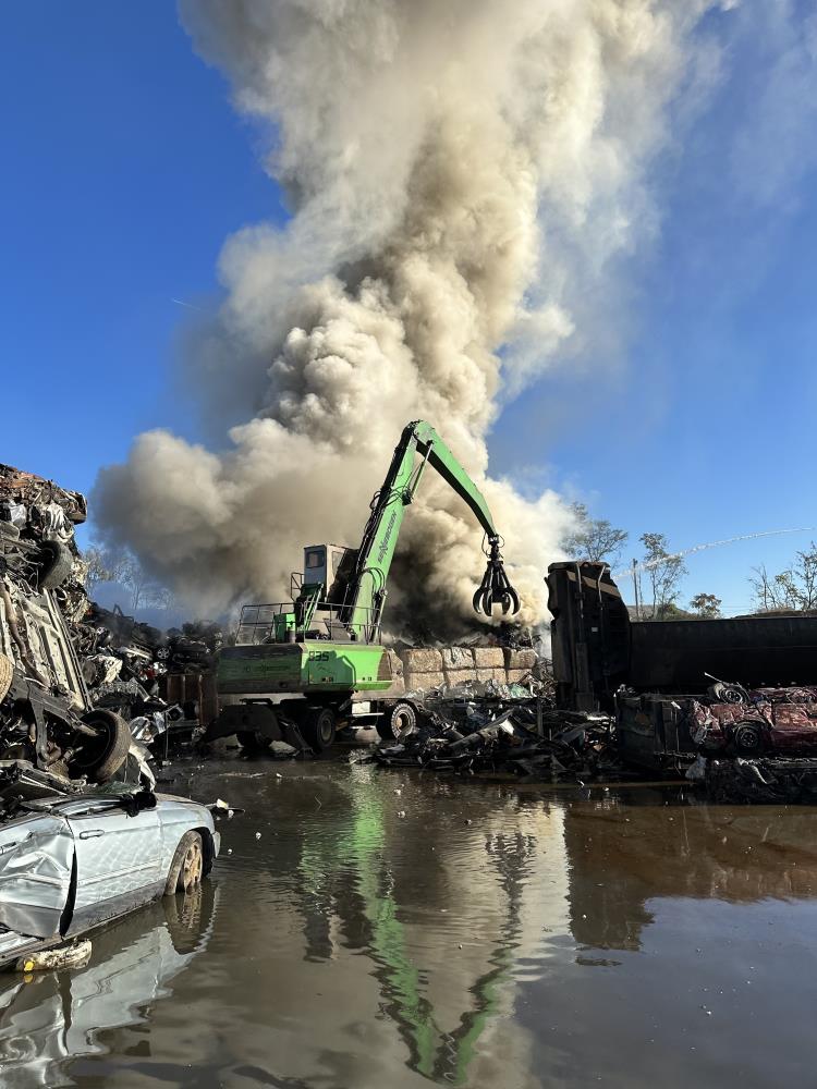 Fire With Heavy Black Smoke Breaks Out At Recycling Facility On S ...