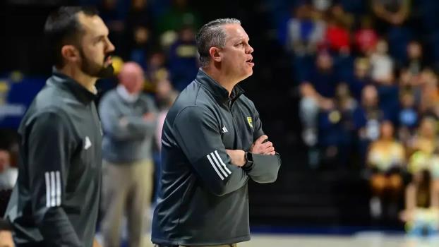 UTC head basketball coach Dan Earl