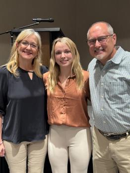 Lee’s Burgess Receives 2025 AFWA Scholarship 