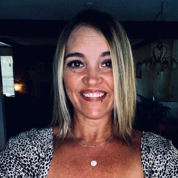 Andrea Lee “Andi” Robinson Hollis