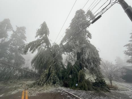 Dangerous Cold Temperatures Approaching Chattanooga; Storm Causing Many Road Closures