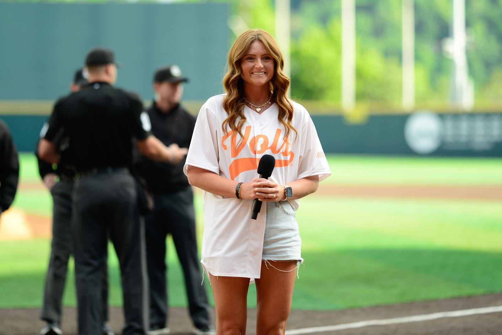Kuhns' Record-Setting Night Leads Vols Past #3/4 Texas In Series Opener ...